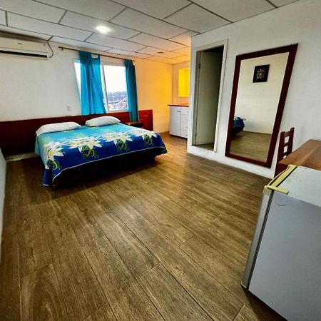 Hostal Muyuyo プエルトアヨラ エクステリア 写真