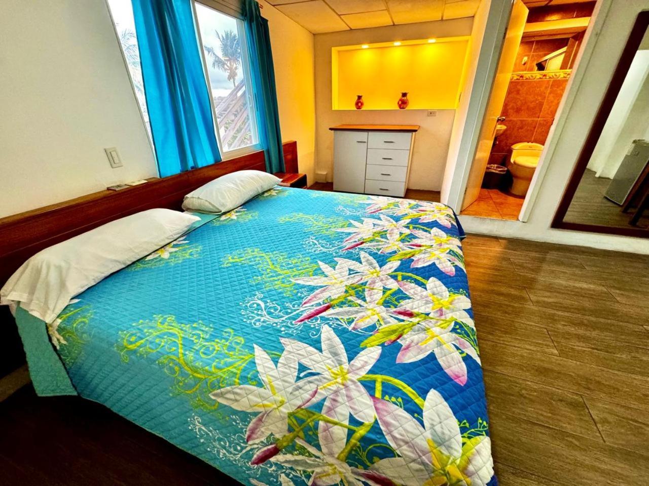 Hostal Muyuyo プエルトアヨラ エクステリア 写真