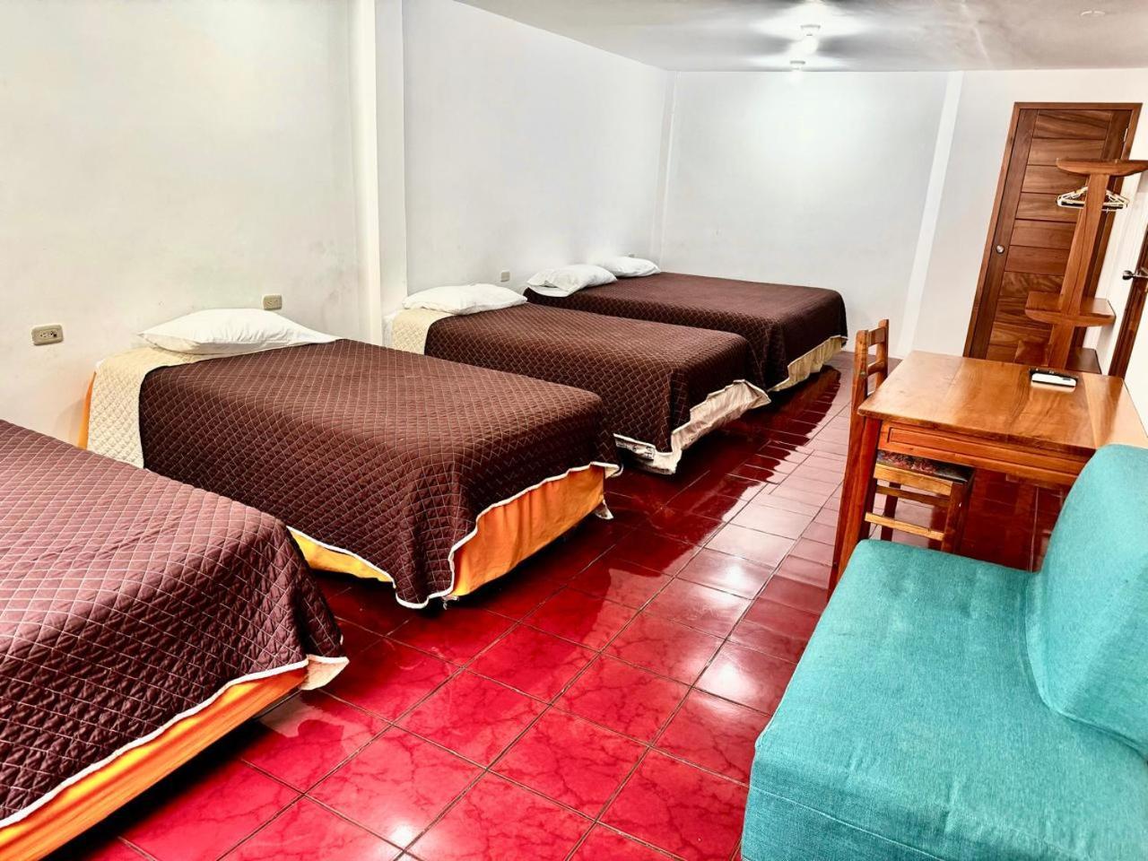 Hostal Muyuyo プエルトアヨラ エクステリア 写真